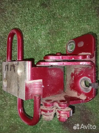 Петля двери передняя правая Volkswagen Polo 2005