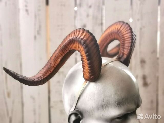 Большие витые рога, рога демона, демонические рога