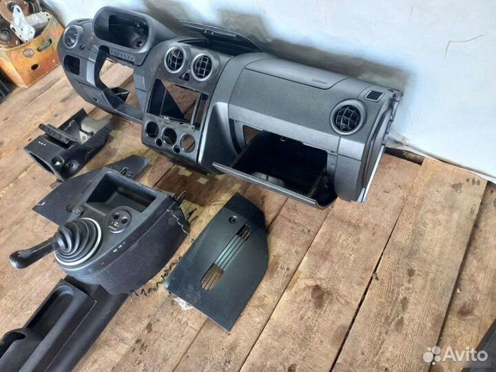 Торпедо Ford Fusion хэтчбэк 1 2005