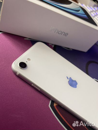 iPhone SE, 64 ГБ