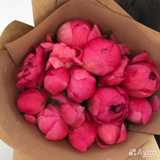 Букет из роскошных пионов