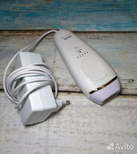 Фотоэпилятор Philips Lumea Essential BRI863/00