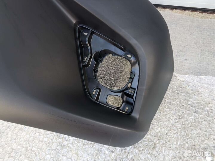 Бампер передний toyota hilux revo 2015 - 2020