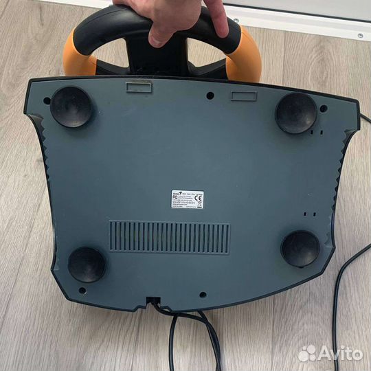 Игровой руль с педалями