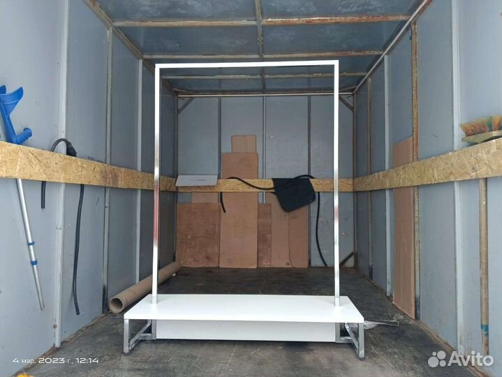 Вешало напольное