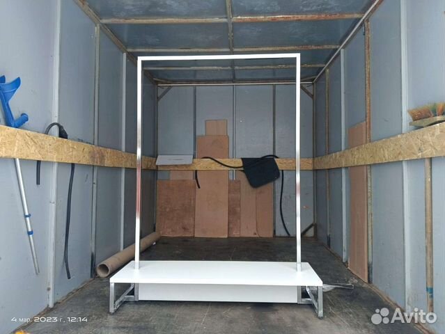 Вешало напольное