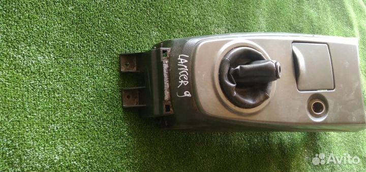 Консоль и подлокотник M. Lancer IX 2003-2008