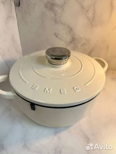 Кастрюля чугунная smeg