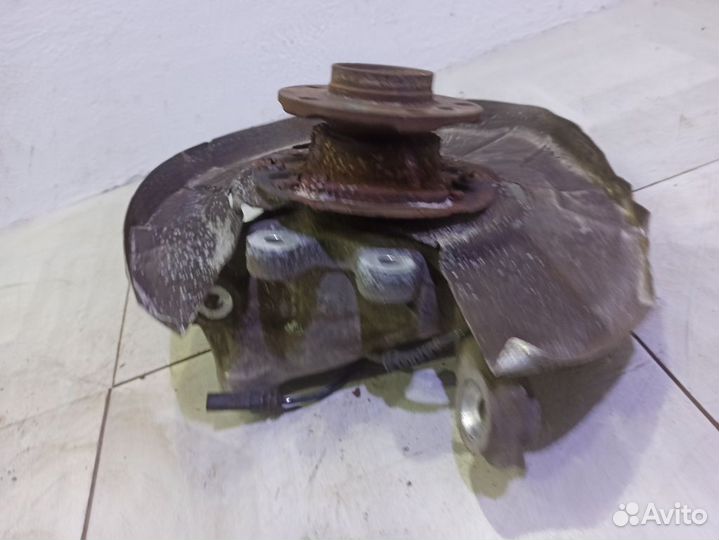 Кулак задний правый бмв