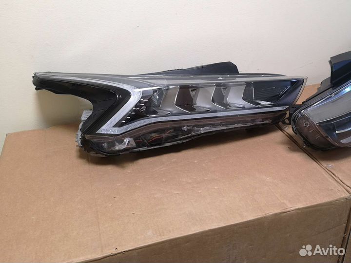 Фары правая левая Kia K5 оригинал б\у