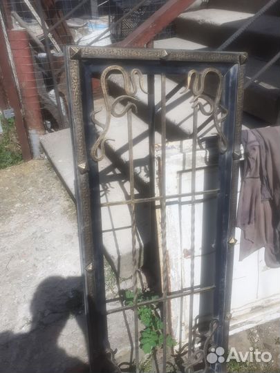 Металлические решетки на окна бу