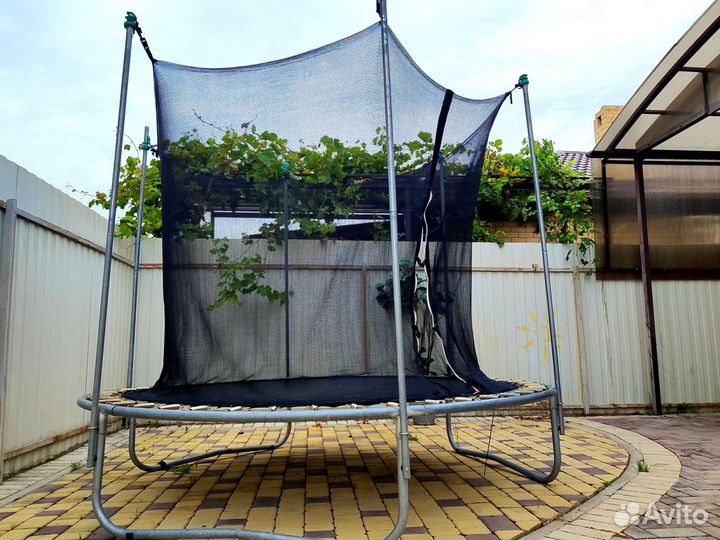 Батут с защитной сеткой бу