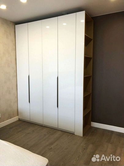 Шкаф распашной