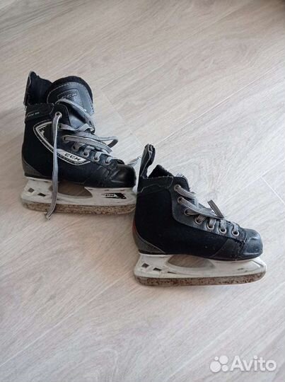 Хоккейные коньки ccm р. 29