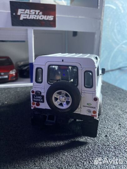 Модель land rover defender 1/24