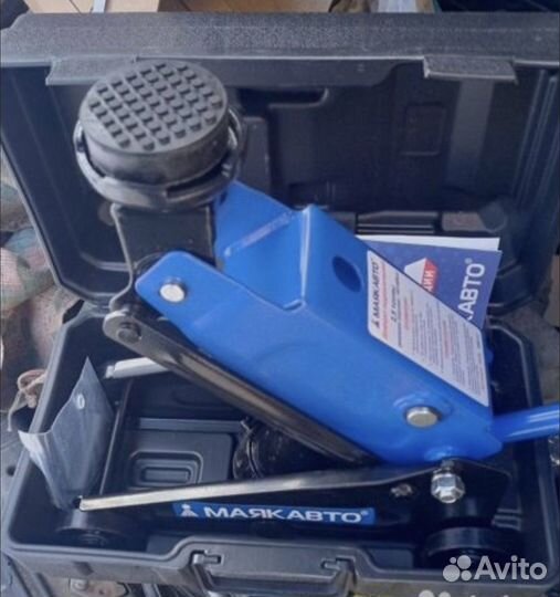 Домкрат подкатной 2,5 тонны