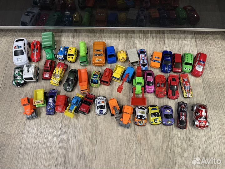 Машинки не большие по размеру 45 штук
