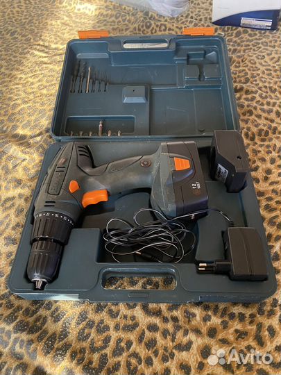 Шуруповерт Bort BAB-12N-K