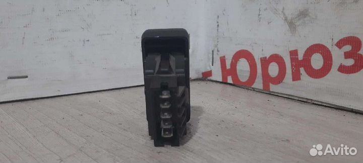 Кнопка блокировки дверей Renault Logan