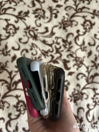 Чехлы на телефон iPhone 11