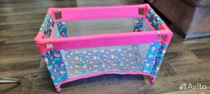 Детская кроватка со стулом для кормления