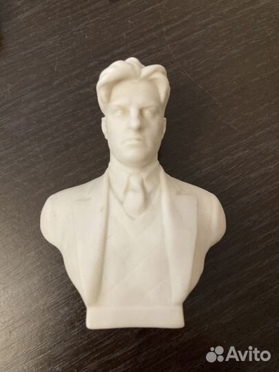 Бюст Маяковского