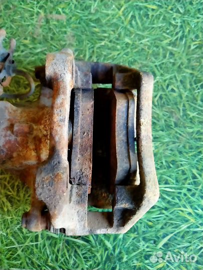 Суппорт тормозной передний левый Ауди А4 Б5 1998г