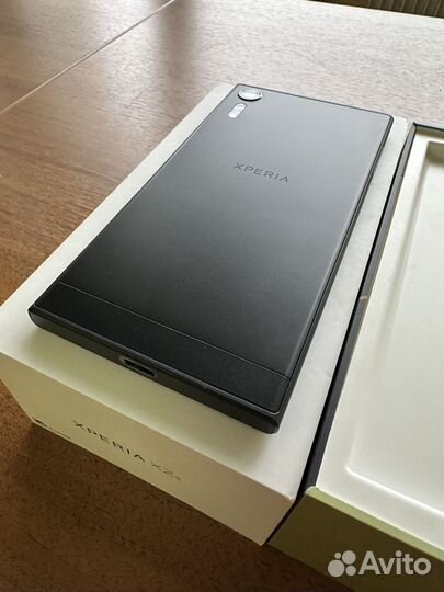 Sony Xperia XZs Dual, 4/64 ГБ