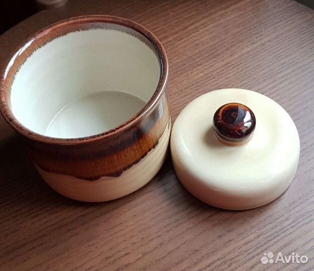 Банка с крышкой-гнетом керамика Япония