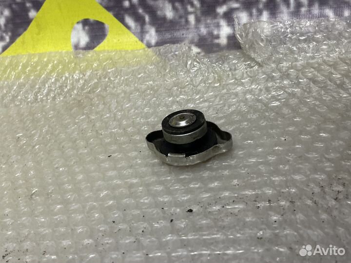 Крышка радиатора Mitsubishi Colt Z3 Кольт 6