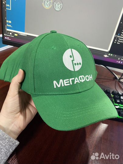 Кепка с логотипом