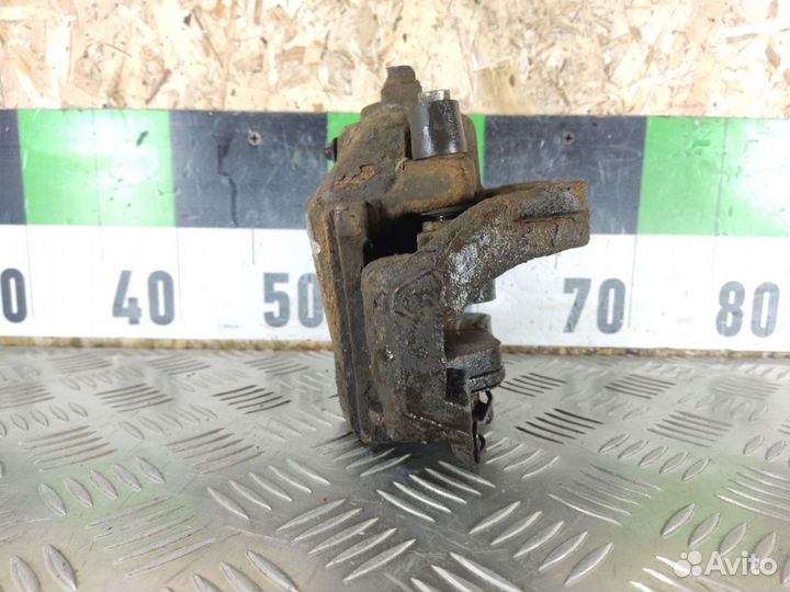 Суппорт передний правый Opel Omega B