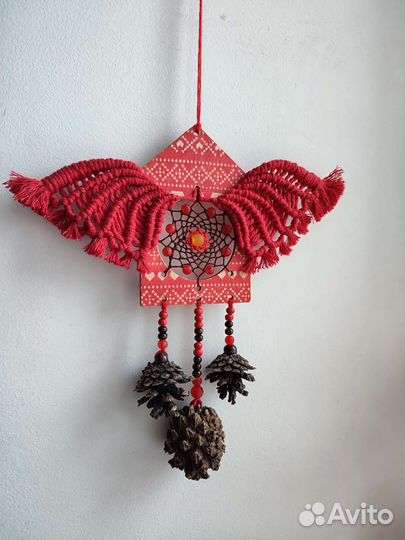 Оберег ловец снов домик, с крыльями, перьями