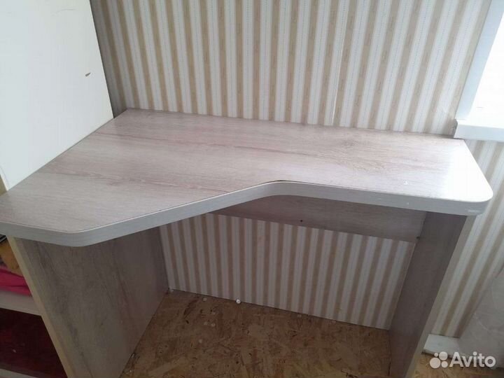 Писменный компьютерный столик