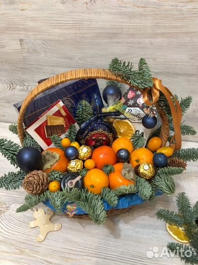 Новогодняя корзина подарок на новый год