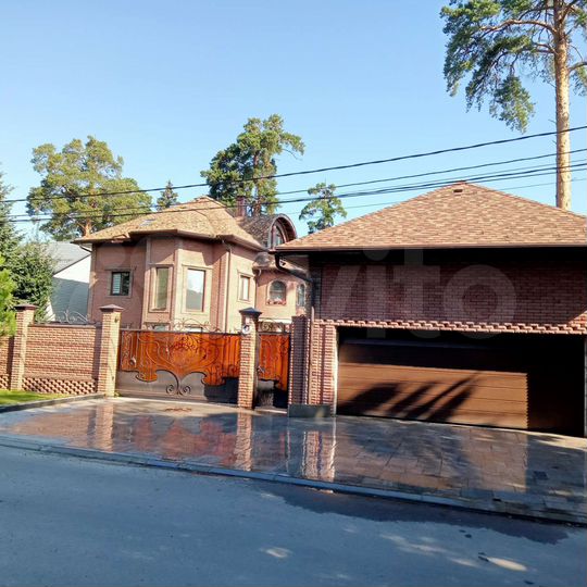 Дом 350 м² на участке 11 сот.