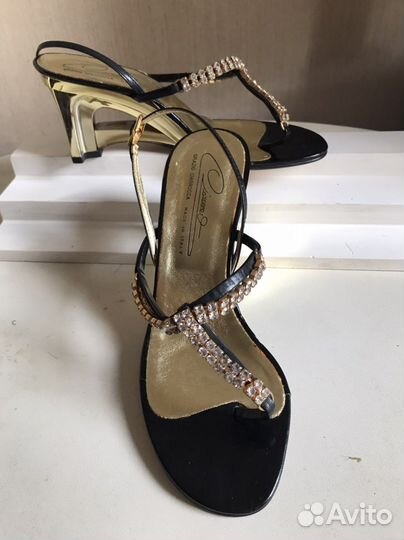 Сланцы/босоножки на танкетке