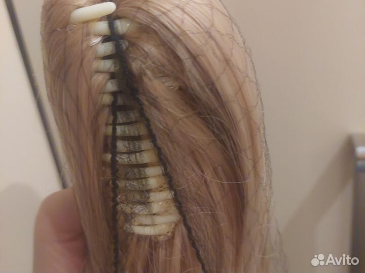 Волосы на заколках светло русые