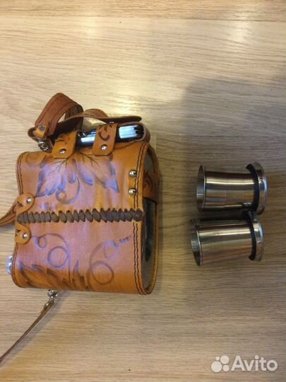 Фляга со стаканчиками и складным ножом