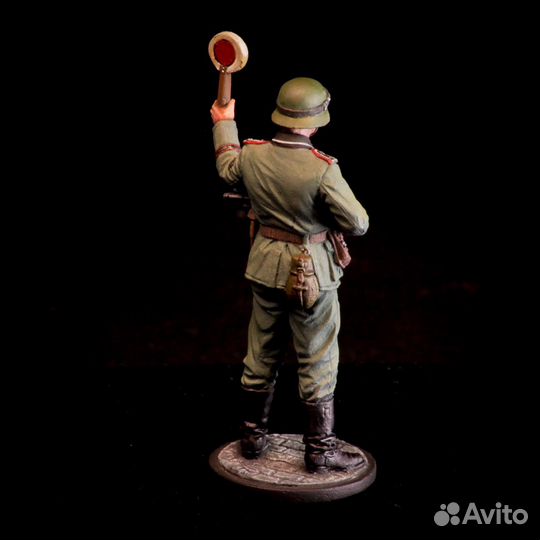 Крашенный оловянный солдат