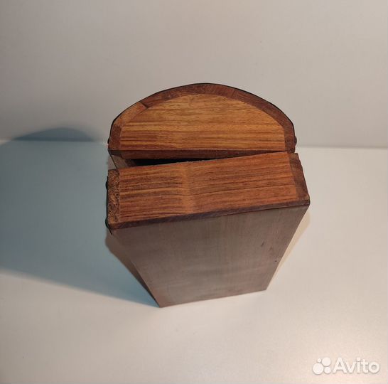 Деревянная шкатулка
