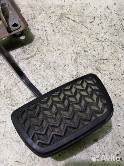 Педаль тормоза Тойота Хайлендер