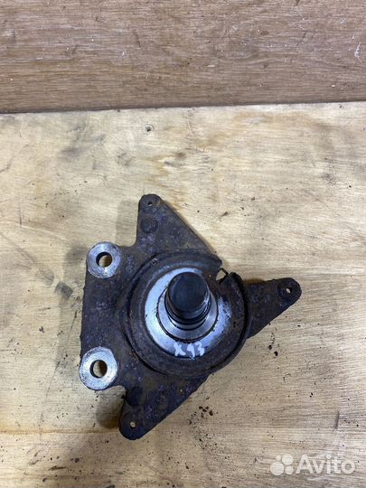 Цапфа задняя правая Renault Scenic 3 X93