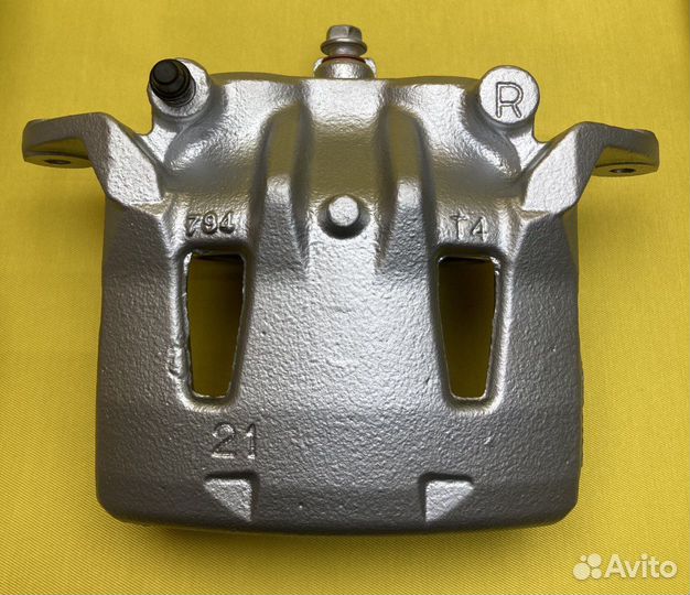 Nissan Serena тормозной суппорт