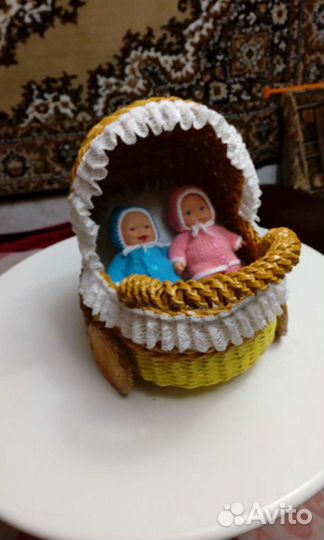 Коляска с пупсоми - двойняшки