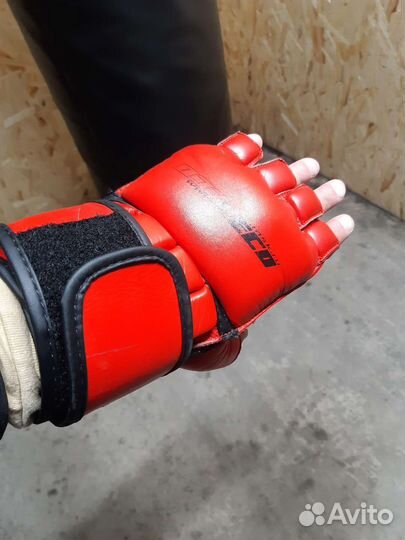 Перчатки для смешанных единоборств