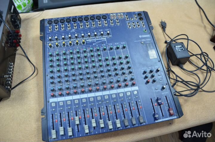 Микшерный пульт Yamaha MG-166C