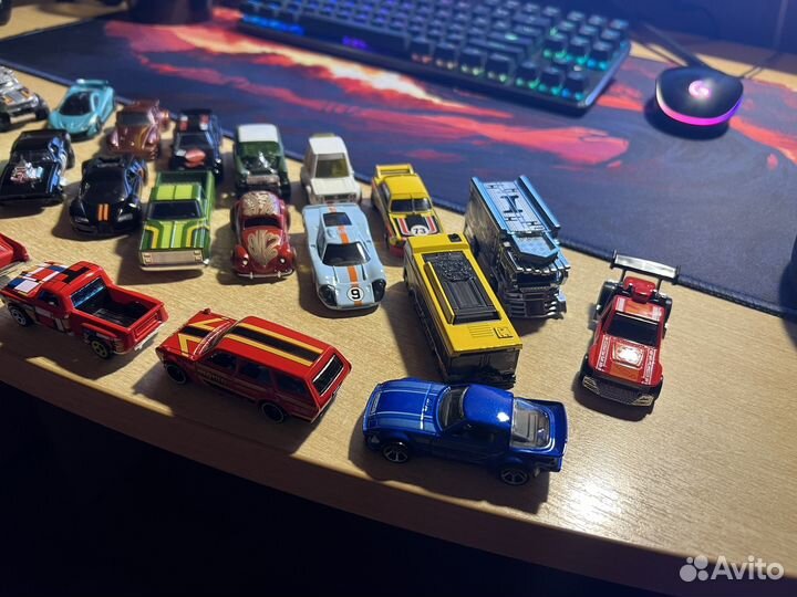 Коллекционные машинки 1:64