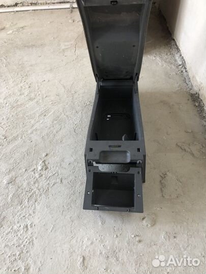 Бардачок между сидений