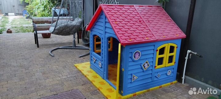 Детский игровой пластиковый домик с ковриком